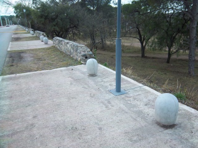 bolardas costanera embalse